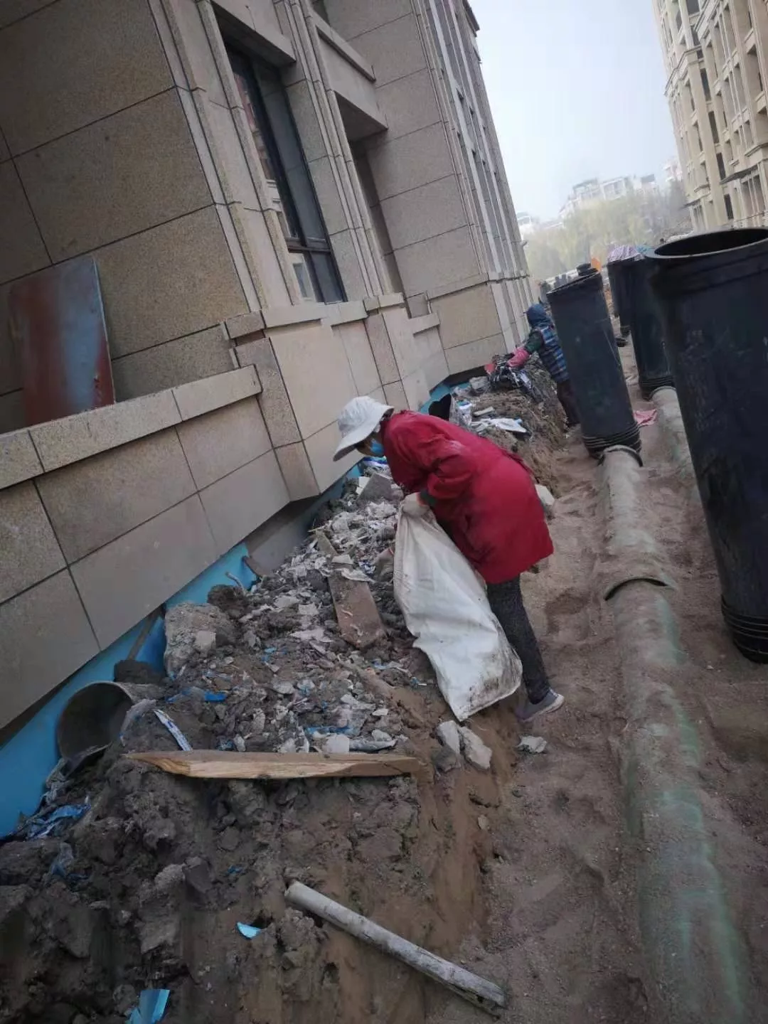 嚴(yán)格控制回填土質(zhì)量，把關(guān)房總精品工程