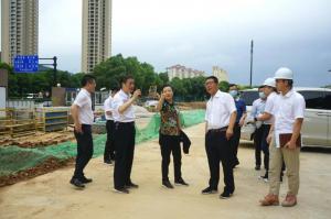 省煙草專賣局（公司）黨組書記、局長、總經(jīng)理邱萍一行調(diào)研公司嘉匯商