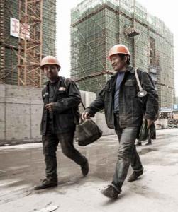 迎五四、青公益，致敬一線勞動(dòng)者！今天我是房總青年志愿者