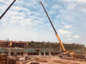 今日，PC構(gòu)件配套混凝土攪拌樓主體結(jié)構(gòu)順利結(jié)頂！